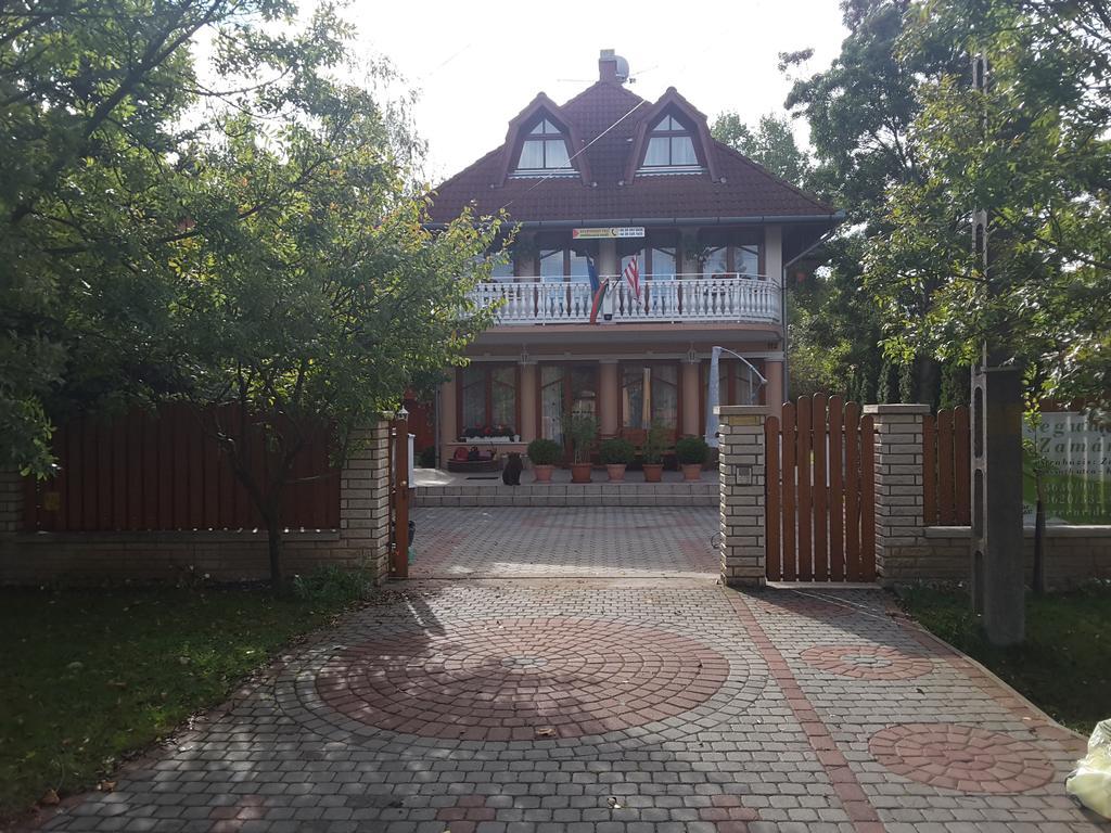 Dessewffy Guesthouse Zamardi Bagian luar foto